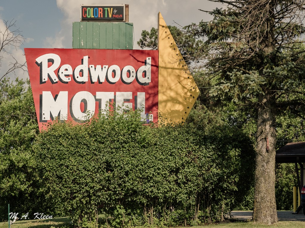 Redwood Motel with Color&nbsp;TV!