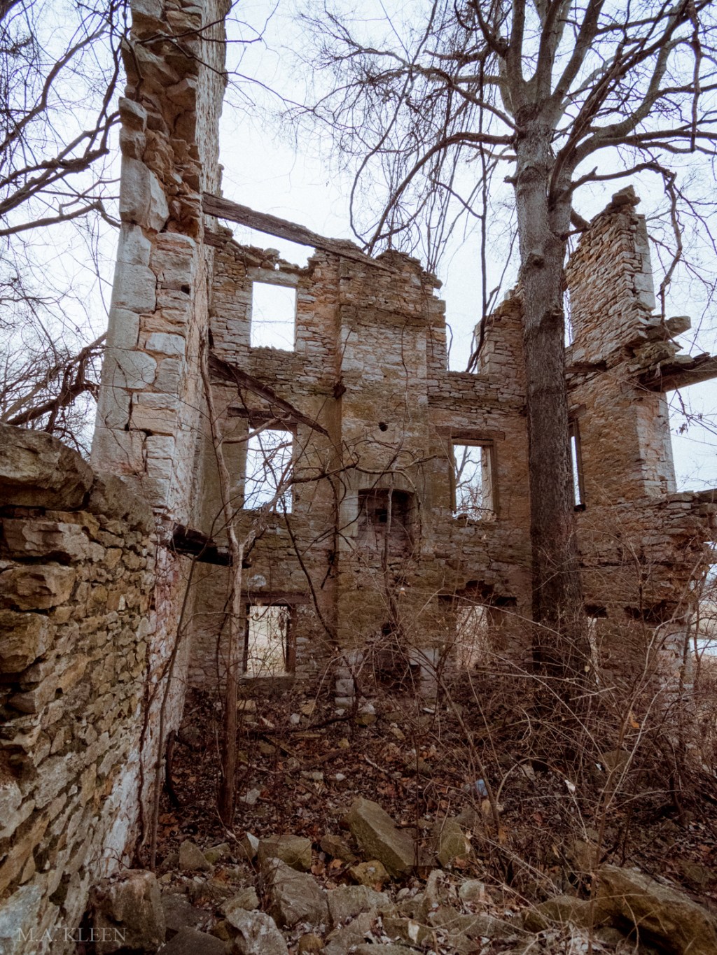 Ruins of the Azariah Sweetin Home in Greene County, Illinois.
