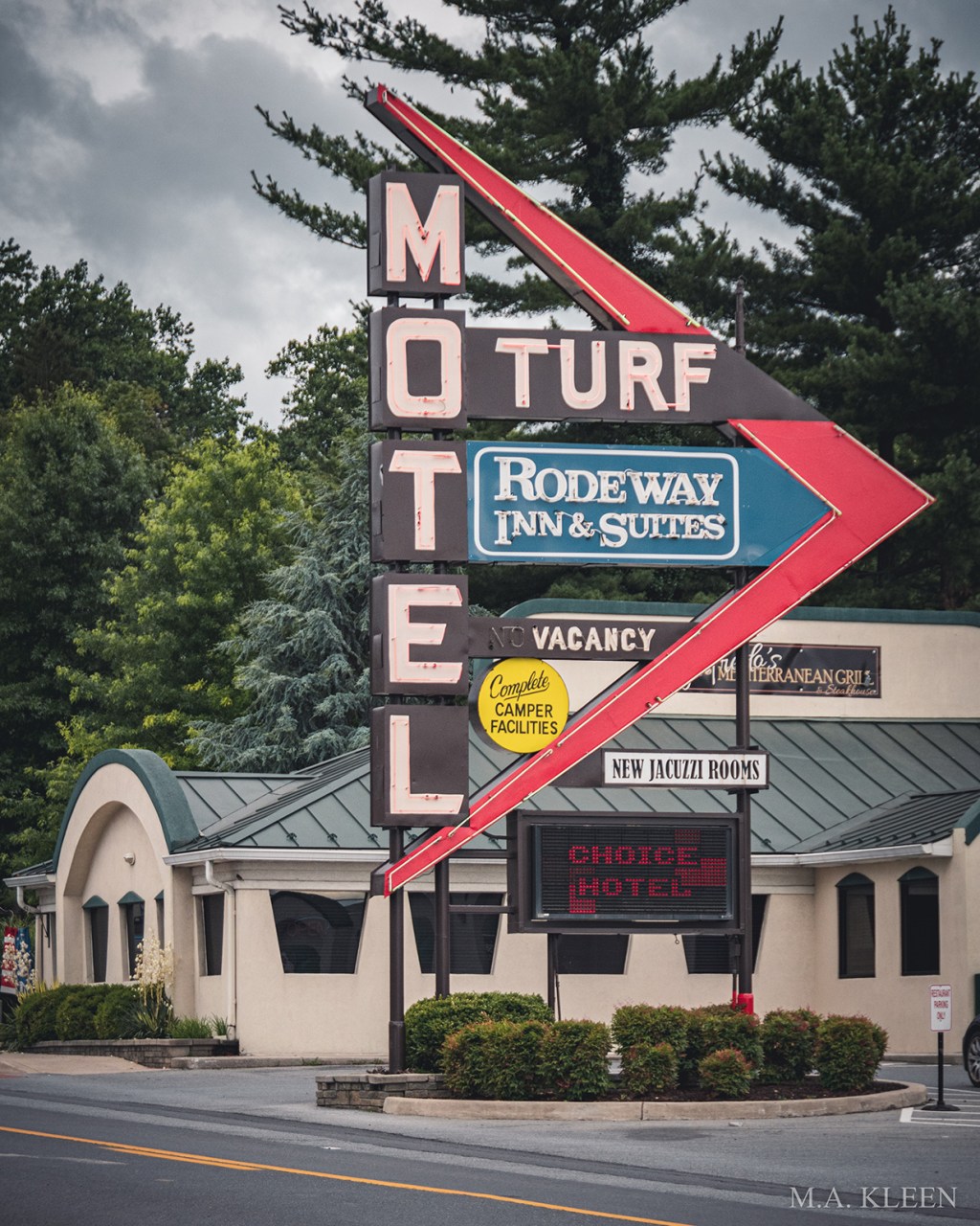 Turf Motel Arrow&nbsp;Sign