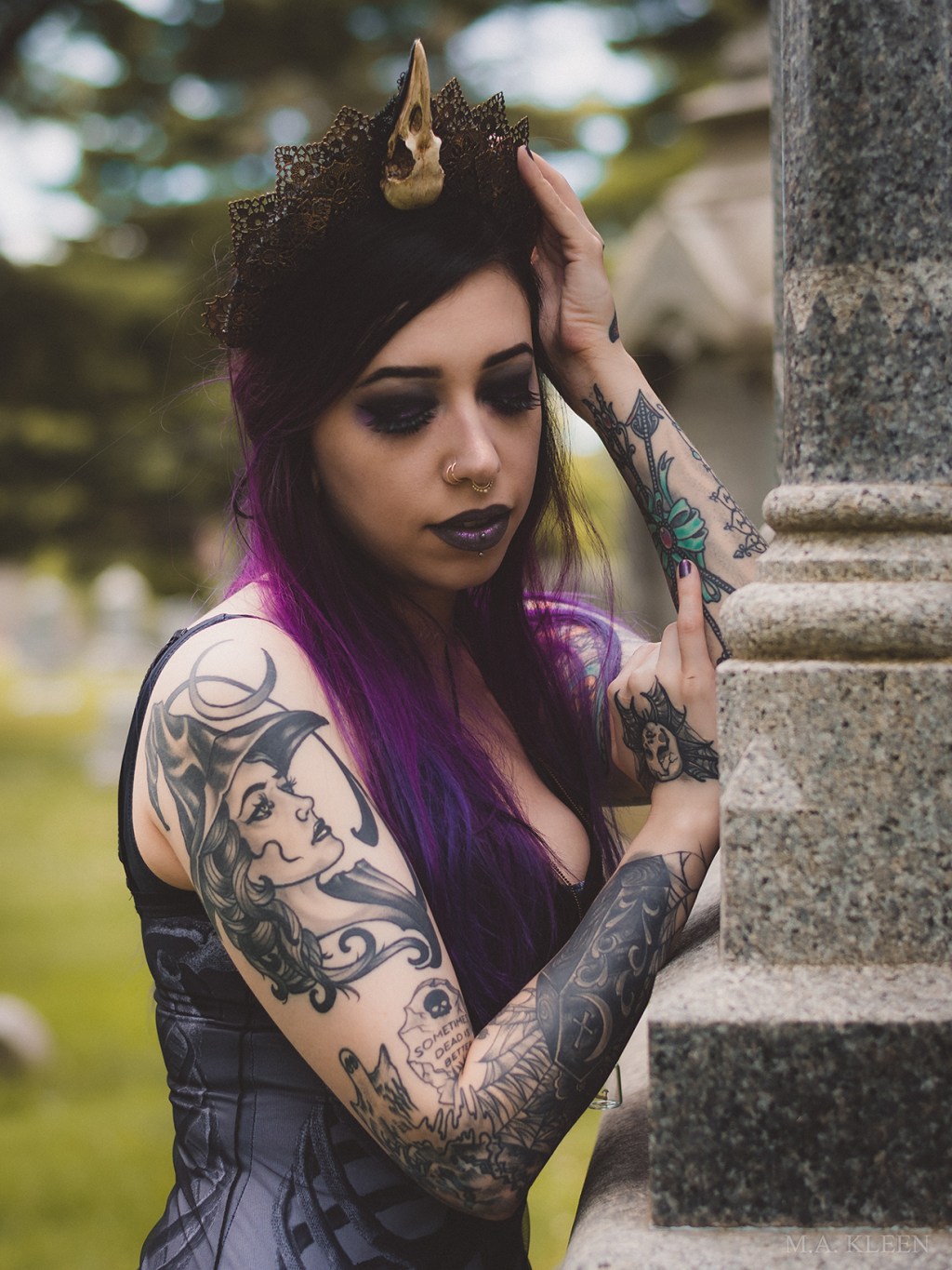 Model Sara Lynn in Greenwood Cemetery in Rockford, Illinois.